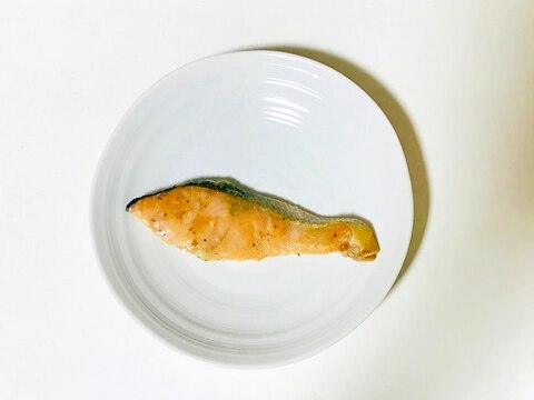 レモンバターソースの鮭のムニエル